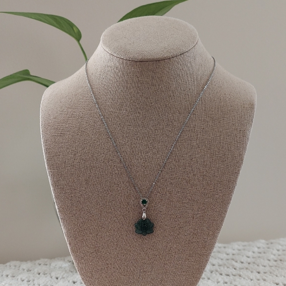 Elegant Silver and Green Necklace